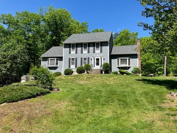 11 Lantern Lane, Londonderry, NH 03053