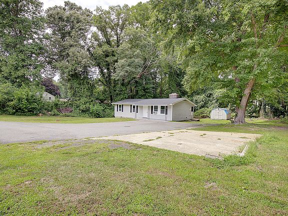 4th image of 21 Robshire Manor Rd