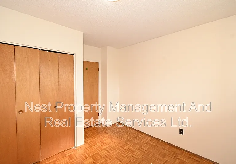 215 McIntyre Cres #1 — Photo 12