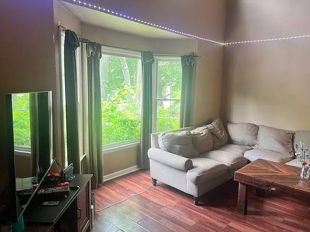 5 bed, 3000 sqft, $2,780 — Photo 2