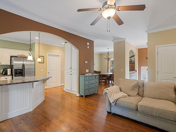2nd image of 389 Olivia Ln
