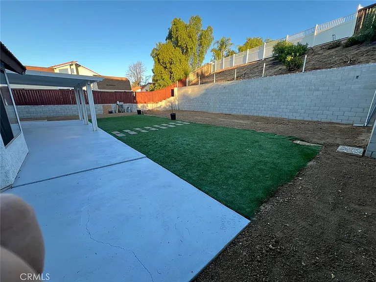 22862 Temet St — Photo 11