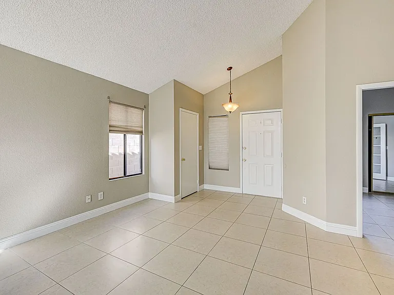 2723 Lovington Dr — Photo 5