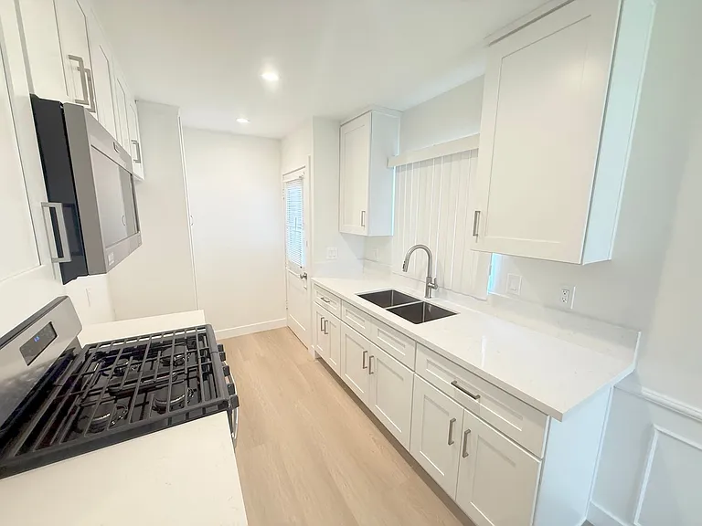 200 E Dryden St — Photo 3
