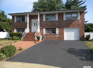 886 Valerie Ct, West Hempstead, NY 11552