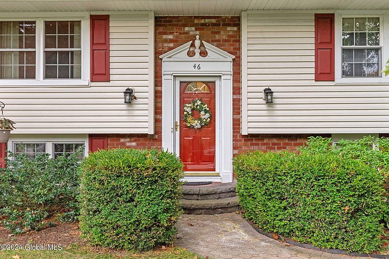 3rd image of 46 Evergreen Avenue