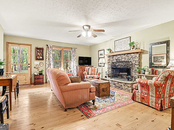 5th image of 555 River Flow Dr