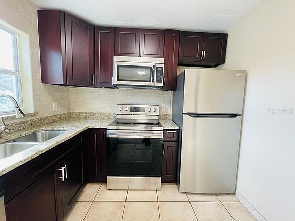 5th image of 8106 Esperanza St