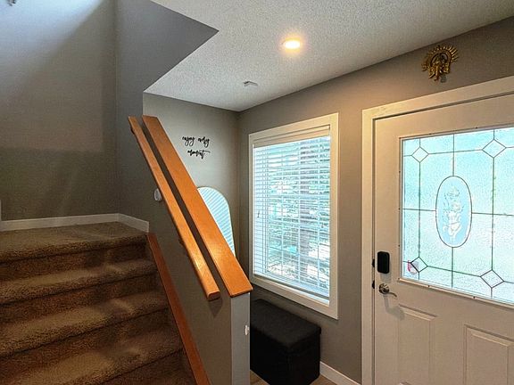 3rd image of 50 Valley Ponds Cres NW
