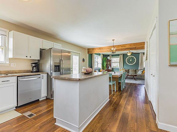 4th image of 1457 S Pleasantview Dr