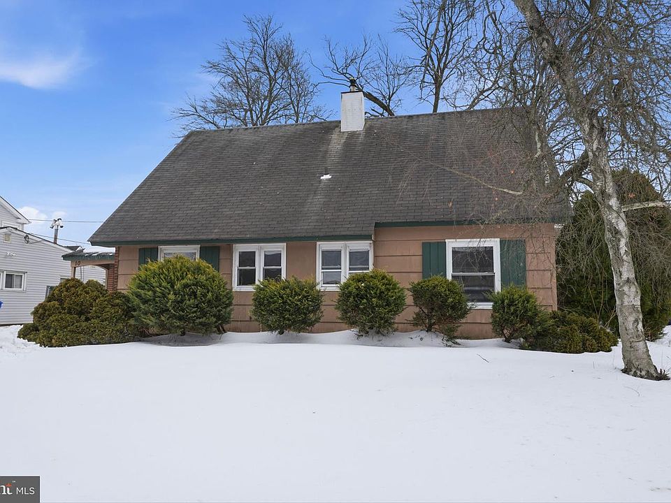 1st image of 10 Melrose Ln