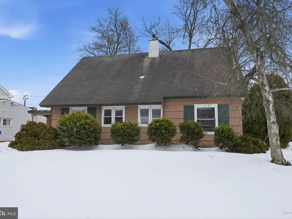 10 Melrose Ln, Willingboro, NJ 08046