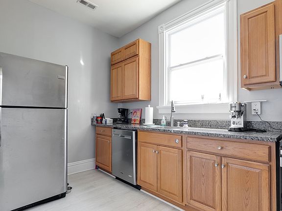 4th image of 3151 Moody Ave #B
