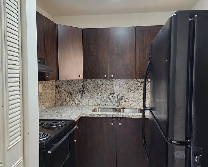 1461 W 42nd St #1 — Photo 6