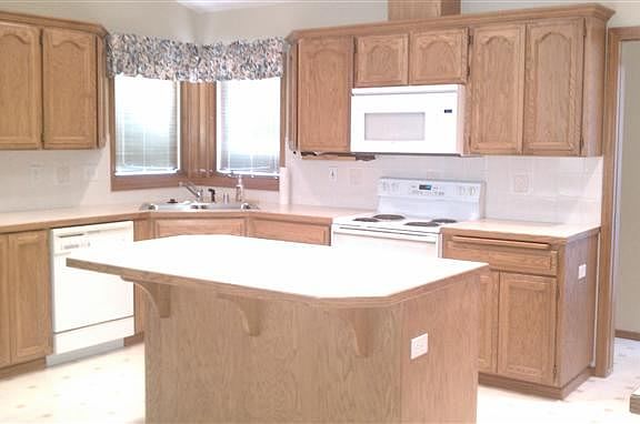 3rd image of 2604 S Sunnybrook Ln
