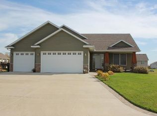 1217 Pheasant Ct, Belle Plaine, MN 56011