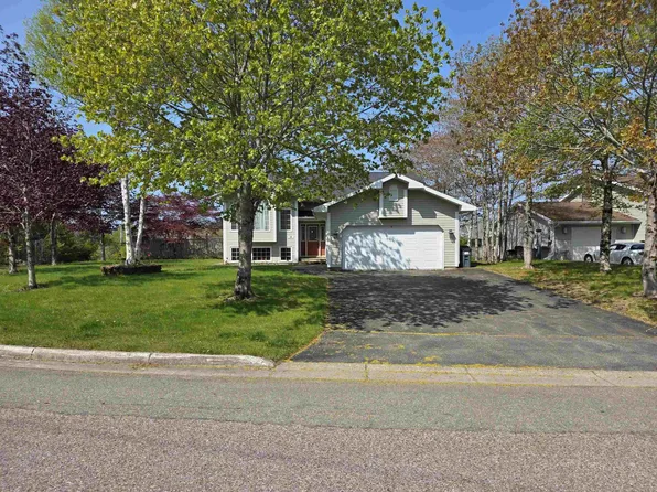 54 Englewood Cres, Cape Breton, NS B1S 3V2