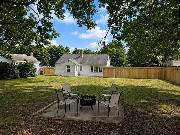 3 bed, 1035 sqft, $3,000 — Photo 2