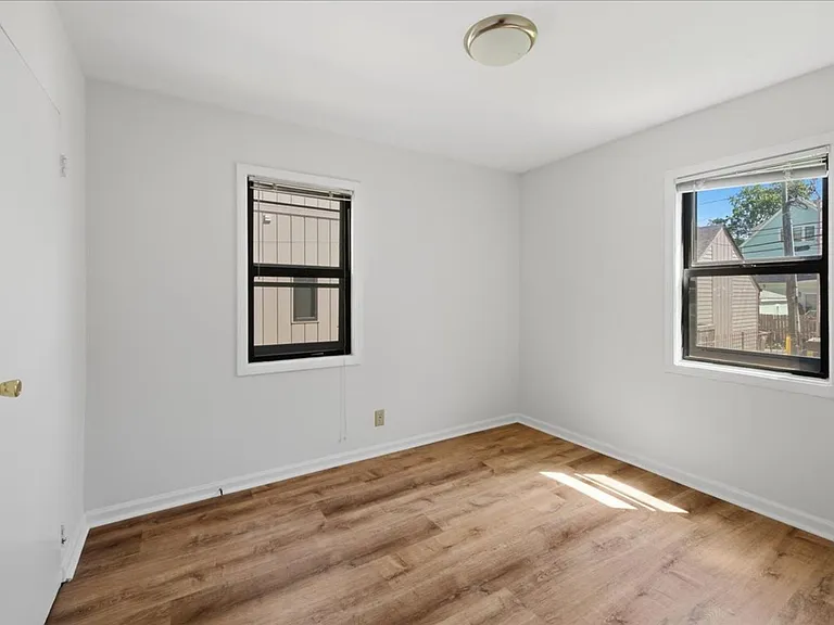 302 E 19th St #2B — Photo 10