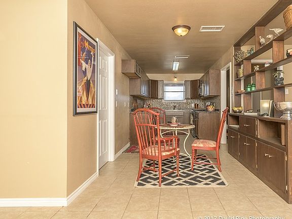 5th image of 1118 E Dormard Ave