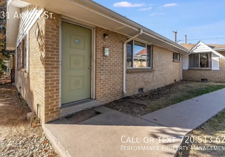 1231 Akron St — Photo 2