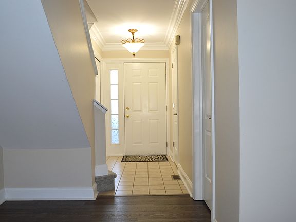 2nd image of 1692 Lexington Dr
