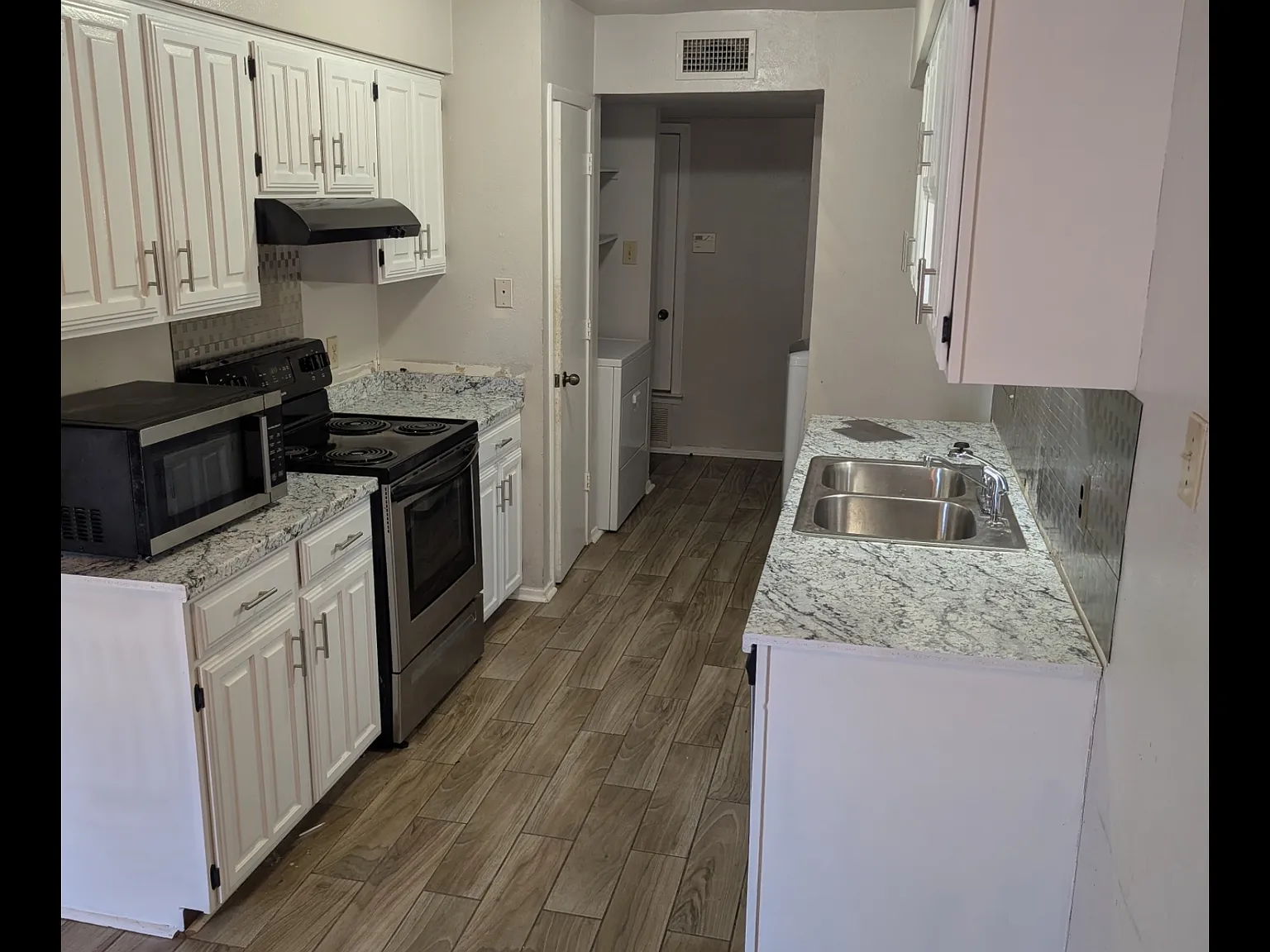 3 bed, 1468 sqft, $2,000 — Photo 3