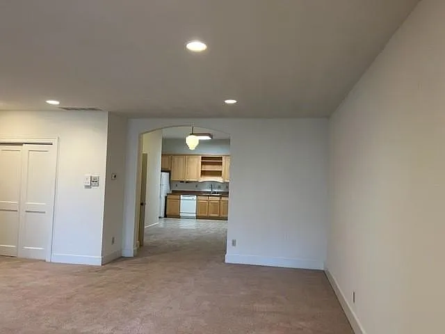 127 N College Ave — Photo 8