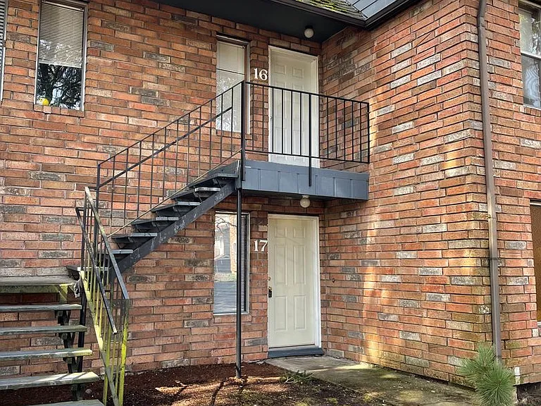 10503-10509 E Burnside St #17 — Photo 7