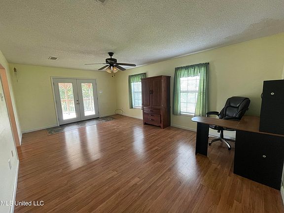 5th image of 1117 Cherokee Dr