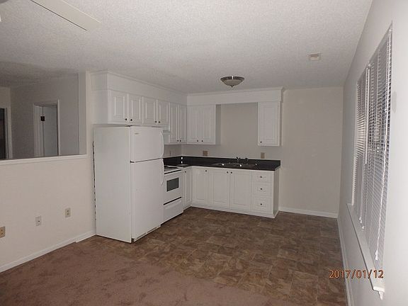 3rd image of 3200 Summer Pl #3