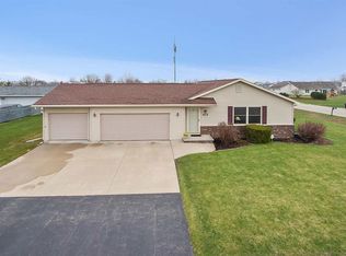 N9618 Hopfensperger Rd, APPLETON, WI 54915