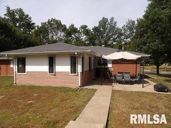 3rd image of 736 Mill St