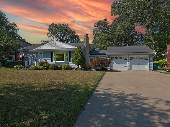 3rd image of 765 Plymouth Dr