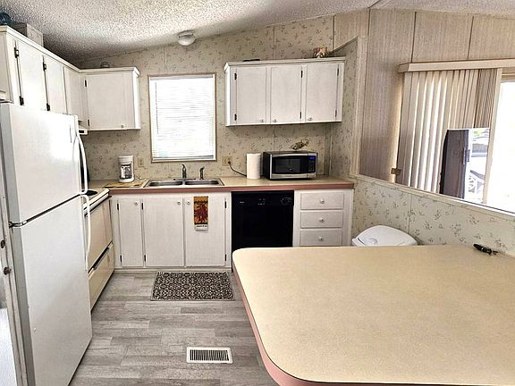 5th image of 2047 Red Cedar Dr