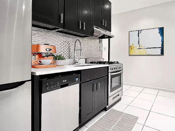 5th image of 169 Manhattan Ave APT 2C