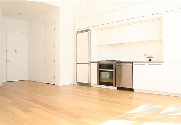 3rd image of 2728 Thomson Ave Unit 353