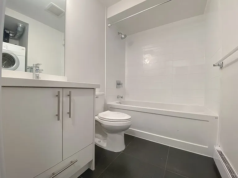2215 Hastings St E — Photo 12
