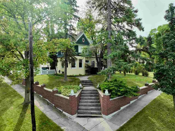 501 S Lake St, Boyne City, MI 49712