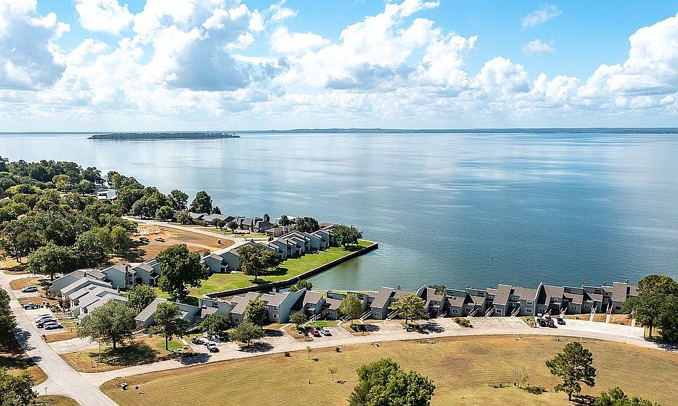Amazing Waterfront Townhome 