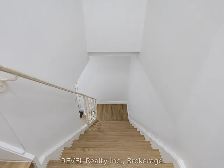 19 Woodington Cres — Photo 16