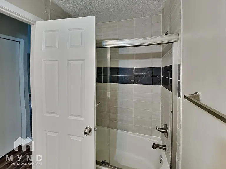 3035 Falcon Bridge Dr — Photo 15