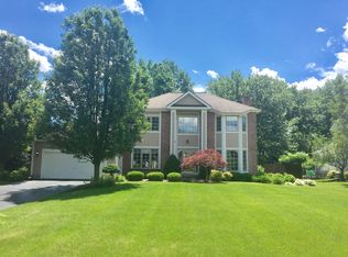 41 Crossbow Dr, Penfield, NY 14526