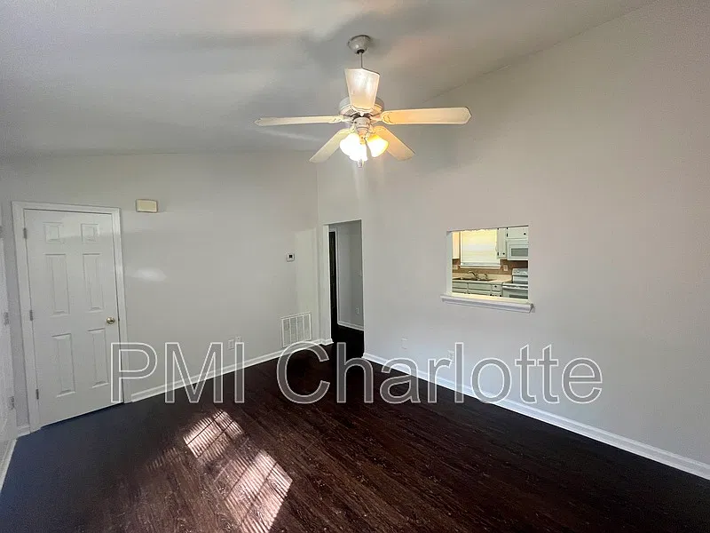 2 bed, 1.0 bath, 779 sqft, $1,335 — Photo 3