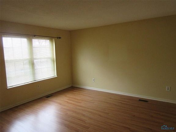 3rd image of 1006 Lakehurst Dr