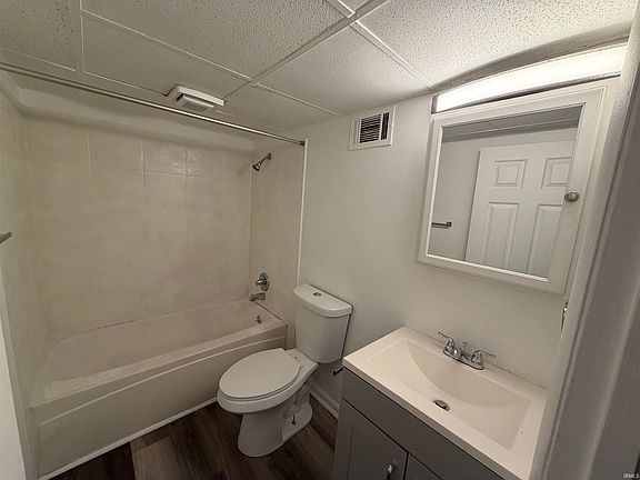 3rd image of 1007 S Lincoln Park Dr