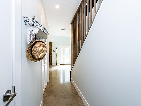 5th image of 3992 Willow Dr