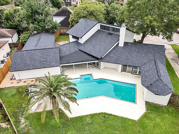 4th image of 19110 Masterwood Ct