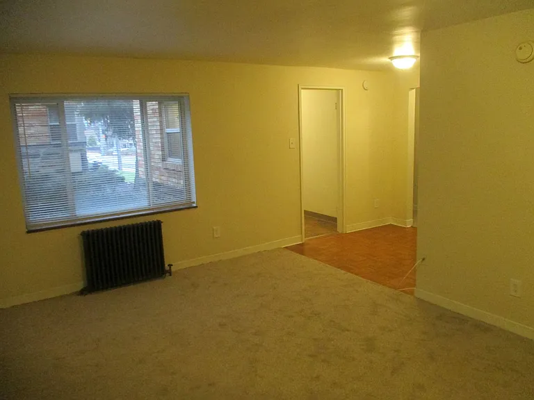 219 Lincoln Ave — Photo 3