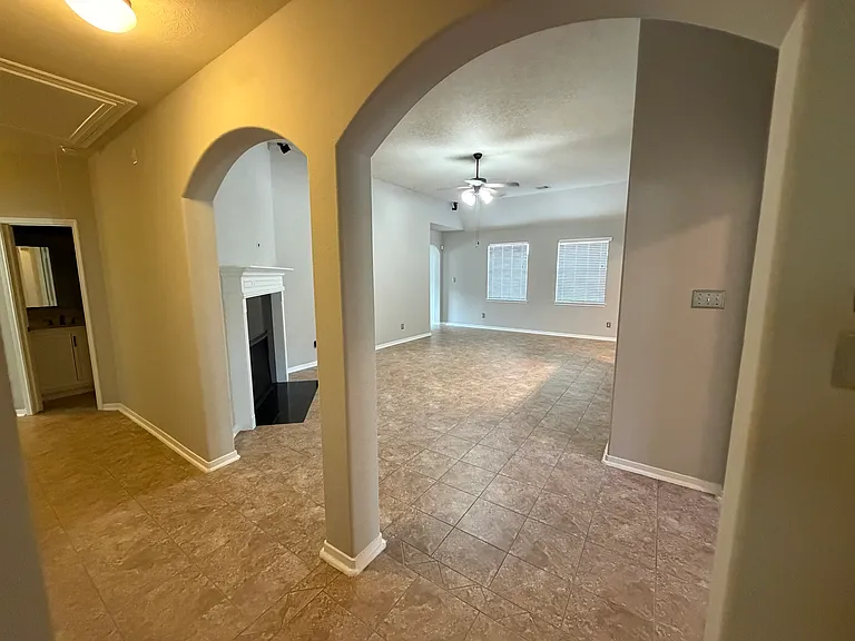 802 Harvard Pointe Dr — Photo 3
